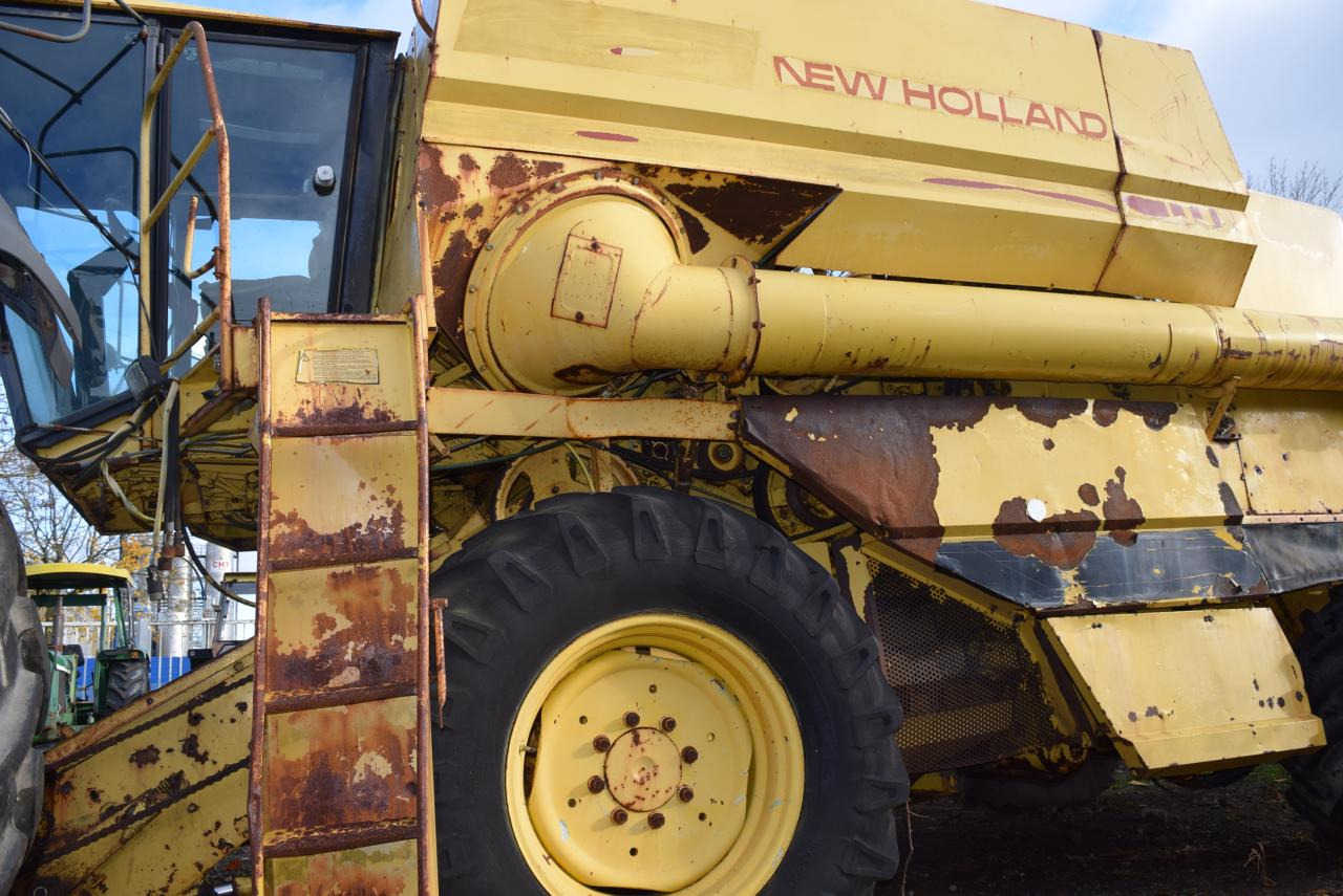 حصادة موحَّدة New Holland TF 44: صورة 2