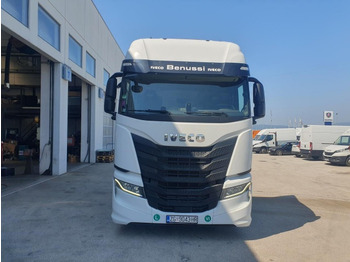 وحدة جر IVECO S-WAY