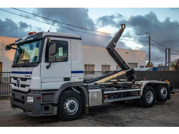 شاحنة ذات خطاف MERCEDES-BENZ Actros 2646