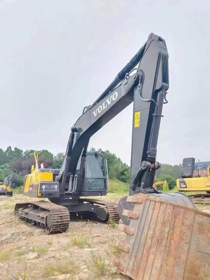 Used excavator VOLVO EC200, Large engineering construction machinery good condition on sale Used excavator VOLVO EC200, Large engineering construction machinery good condition on sale: صورة 3