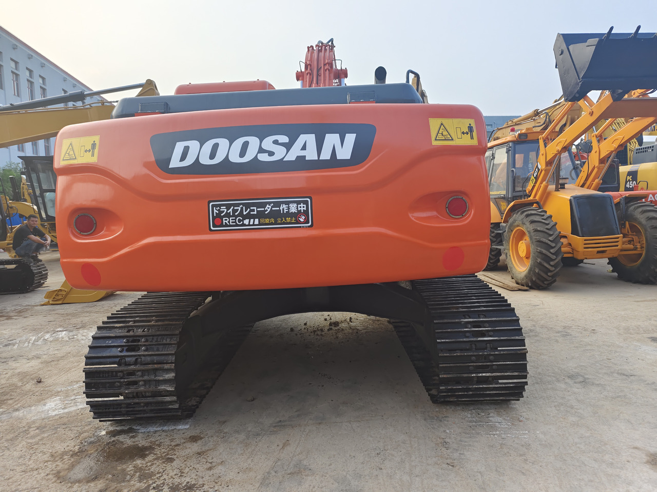 حفار زحاف doosan cheap price crawler excavator dx225lc  with hammer line for sale: صورة 6