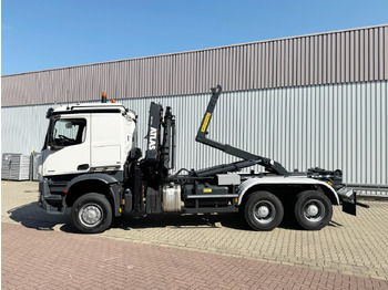 شاحنة ذات خطاف MERCEDES-BENZ Arocs 3351