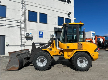 اللودر بعجل VOLVO L30B