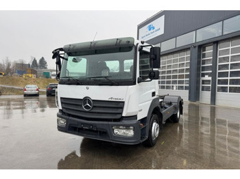 شاحنة ذات خطاف MERCEDES-BENZ Atego 1221