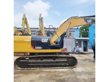 حفار زحاف CATERPILLAR 320D2