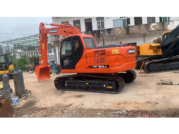 حفار زحاف DOOSAN DX150