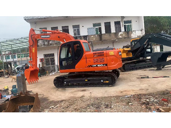 حفار زحاف DOOSAN DX150: صورة 2