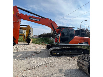 حفار زحاف DOOSAN DX300