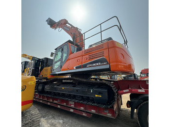 حفار زحاف DOOSAN DX300