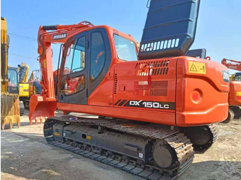 حفار زحاف DOOSAN DX150