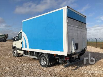 شاحنة مقفلة IVECO 65C18 4x2: صورة 2