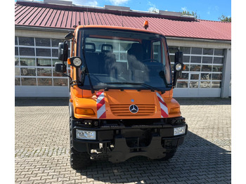 شاحنة قلاب UNIMOG