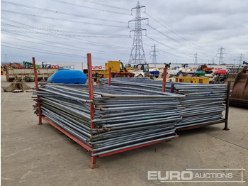 معدات البناء Stillage of Heras Fencing (2 of): صورة 3