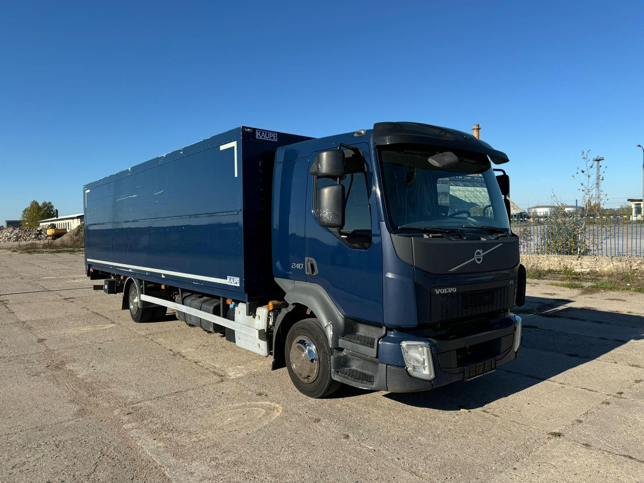 شاحنة مقفلة VOLVO FL 240: صورة 13