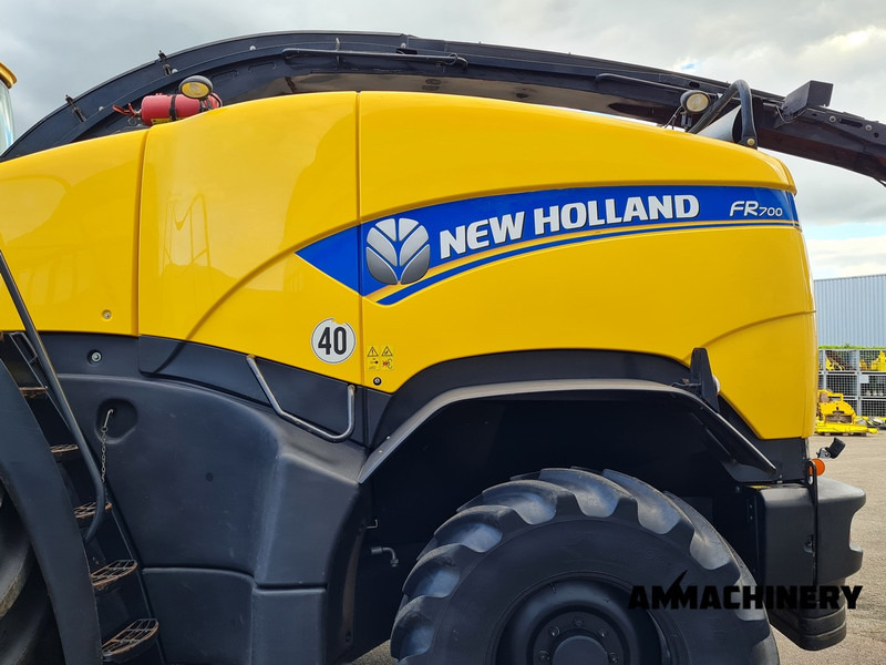 حصادة الأعلاف New Holland FR700: صورة 16