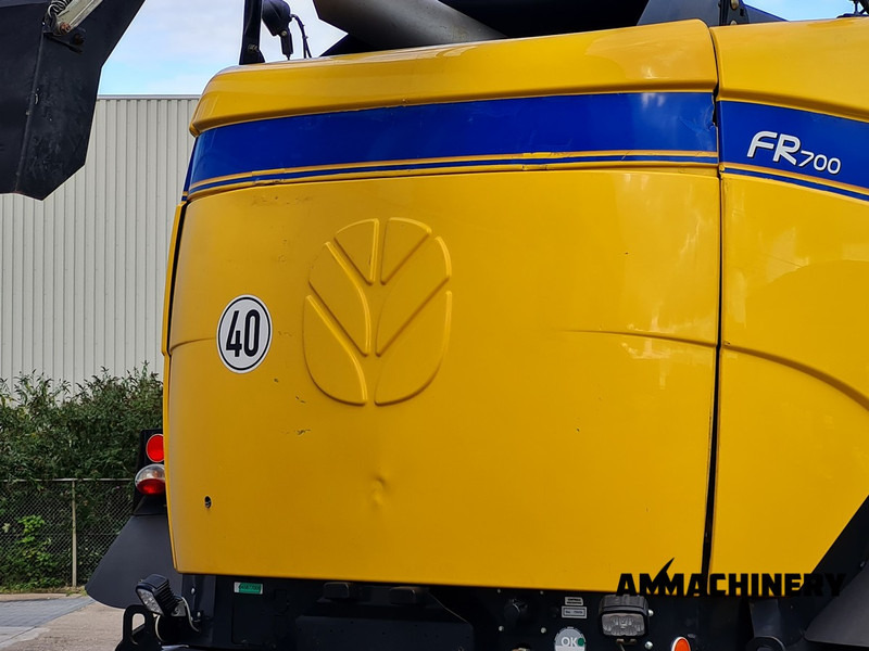 حصادة الأعلاف New Holland FR700: صورة 19