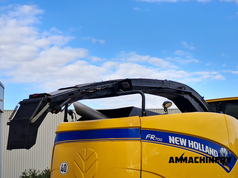 حصادة الأعلاف New Holland FR700: صورة 18