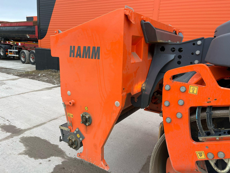 مدحلة Hamm DV+ 90i VO-S Sand spreader BSWA 1700: صورة 15