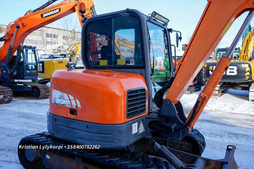 حفارة مُصَّغرة Doosan DX60LCR VARUSTEPAKETILLA: صورة 8