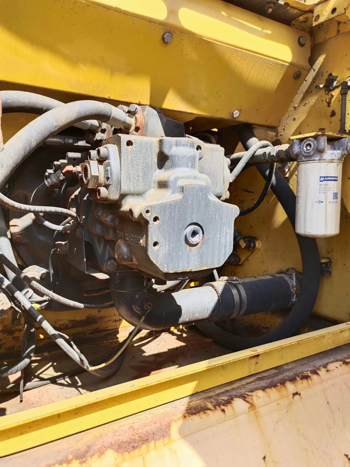 حفار زحاف KOMATSU PC300-7: صورة 6