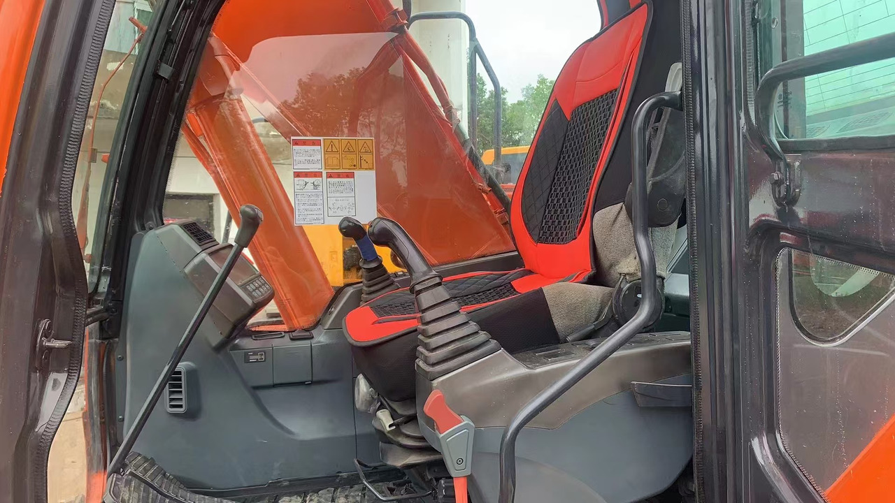 حفار زحاف DOOSAN DX150: صورة 7