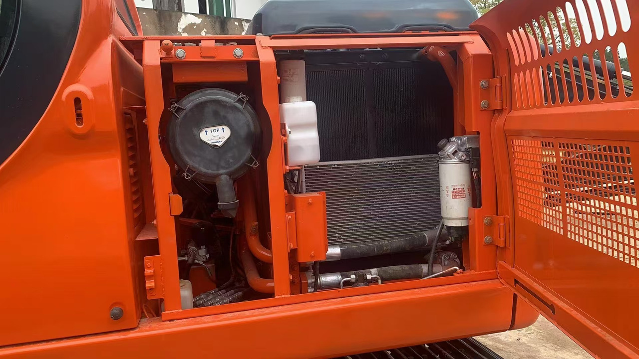 حفار زحاف DOOSAN DX150: صورة 8