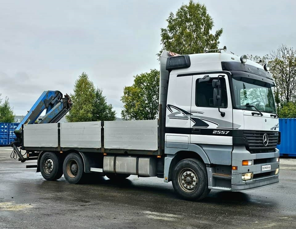 شاحنة كرين, شاحنات مسطحة Mercedes-Benz Actros 2557: صورة 9