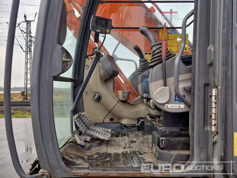 حفار زحاف 2010 Hitachi ZX225 USLC-3: صورة 37