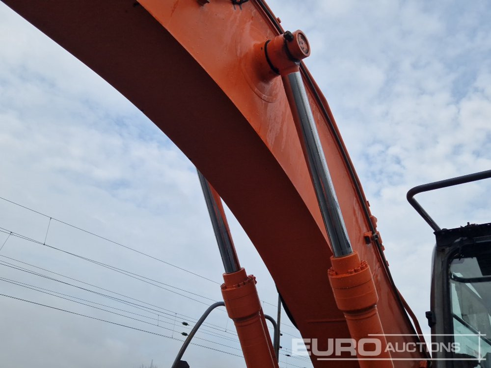 حفار زحاف 2010 Hitachi ZX225 USLC-3: صورة 24