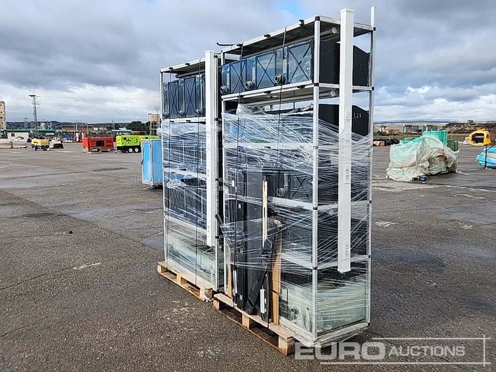 معدات البناء Pallet of Varios Aquariums (2 of): صورة 6