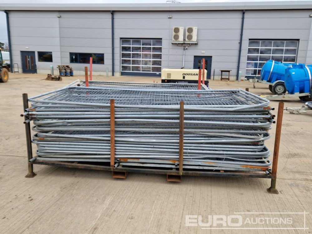 معدات البناء Stillage of Heras Fencing (2 of): صورة 6