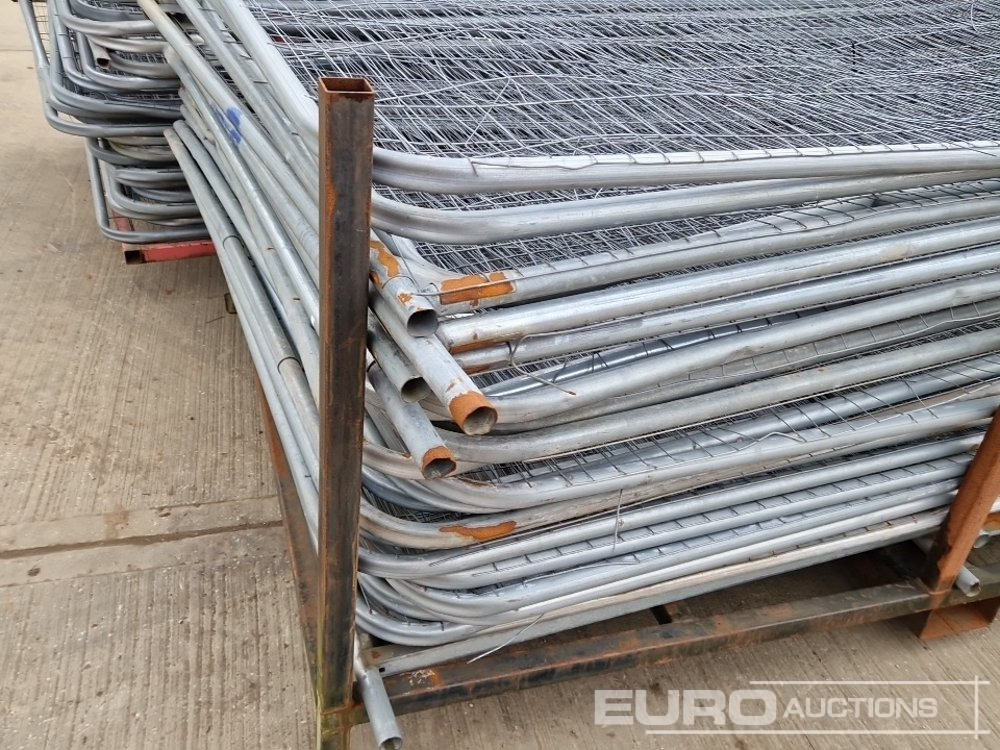 معدات البناء Stillage of Heras Fencing (2 of): صورة 14