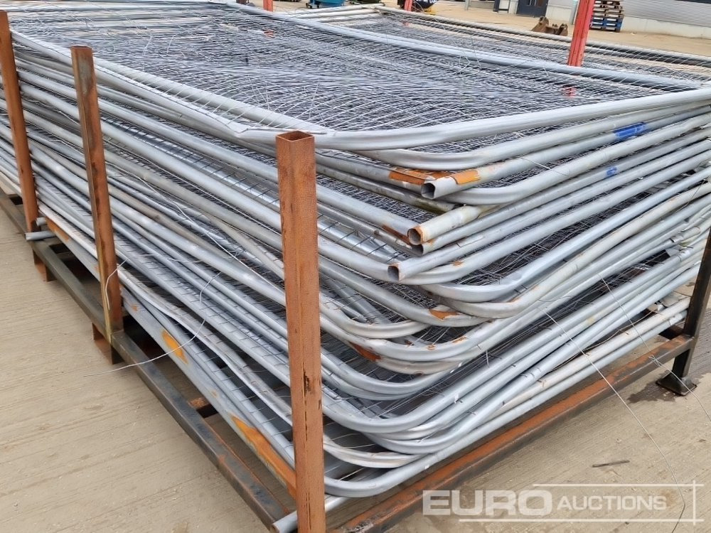 معدات البناء Stillage of Heras Fencing (2 of): صورة 13